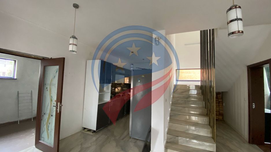 VILA DEOSEBITA ZONA AEROPORT 600 MP TEREN - Poză 3