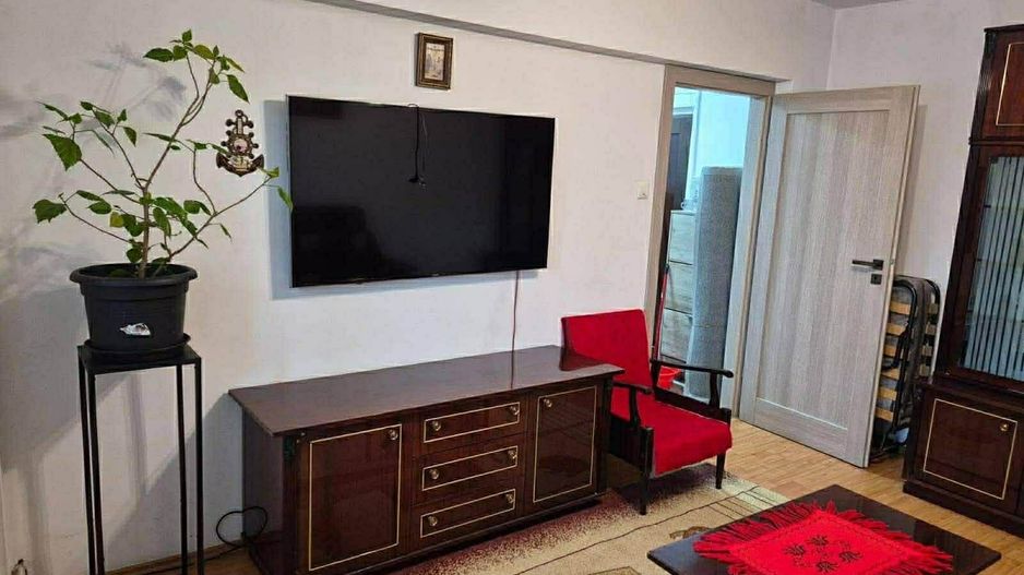 Apartament 2 camere+pivnita, decomandat, Strada Nicolae Iorga. - Poză 1