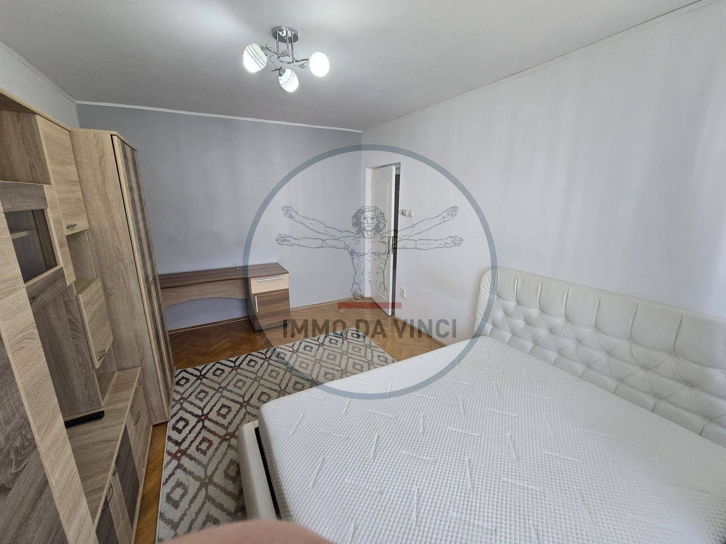închiriez apartament cu două camere decomandate - Poză 2