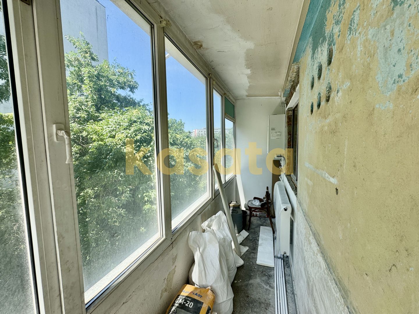 Pentru renovat - vanzare 2 camere la 200 de metri de statia de metrou - Poză 4