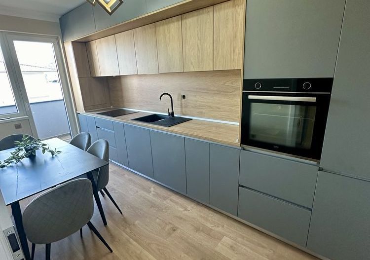 Apartament de vanzare 3 camere decomanda, balcon, parcare - Poză 3