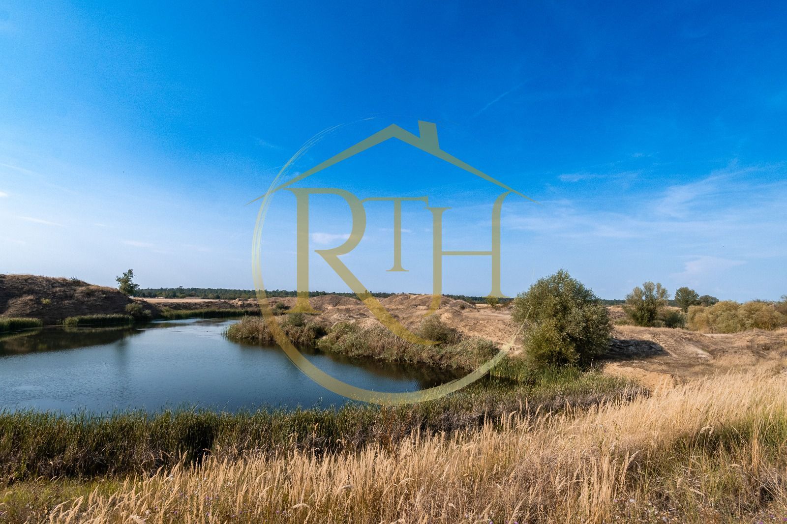 Investiție unică, 10 ha teren cu luciu de apă, ideal pentru turism și agrement! - Poză 3