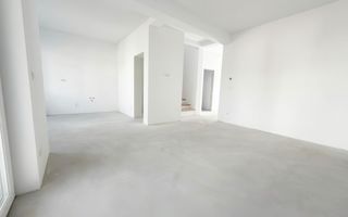Duplex superb cu 5 camere despartit prin garaj | Dumbravita - Poză 1