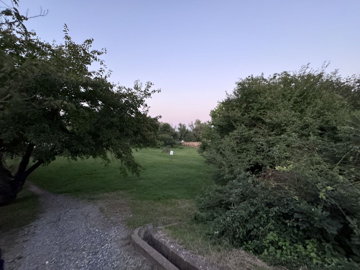 Hotel 25 camere 100 m deschidere DELTA DUNARII teren 12000 mp acces auto - Poză 9