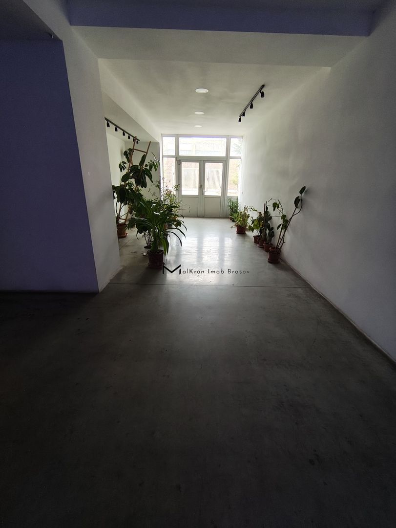 Spatiu de productie 11066 mp Noua si birouri 1200 mp - Poză 2