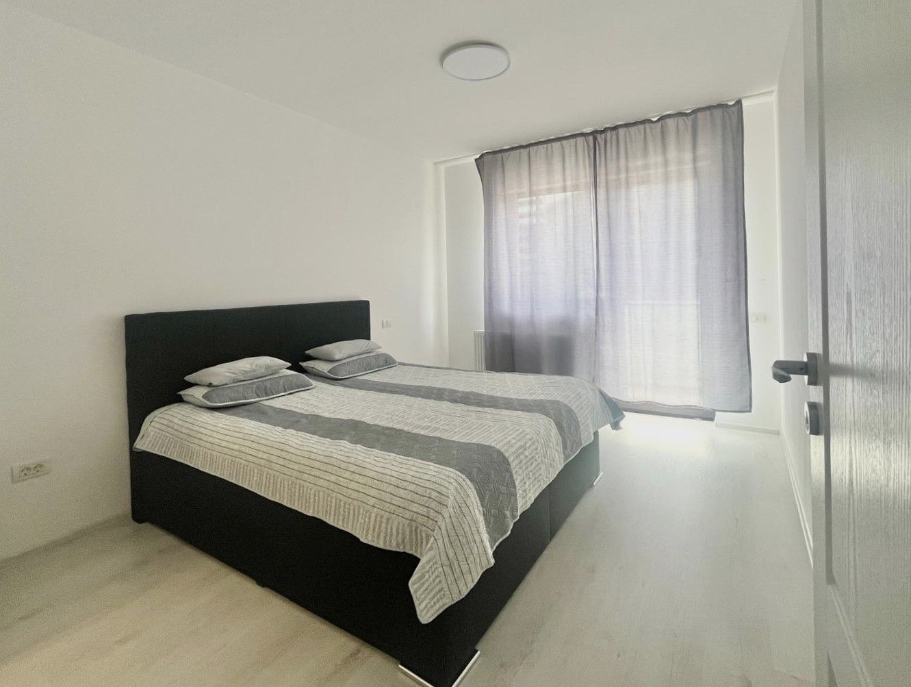 Vindem apartament  complet mobilat modern cu 2 bai zona Ghimbav - Poză 8