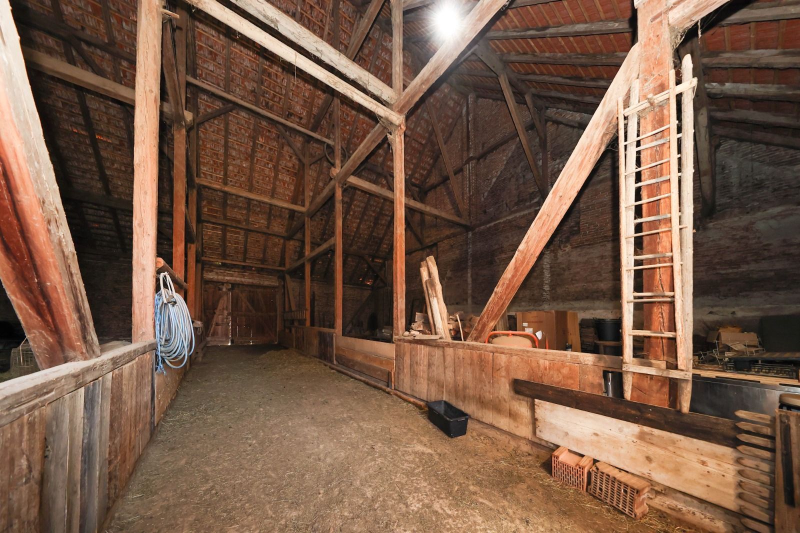 Casă Săsească Autentică cu Șură Impresionantă în Cristian – Teren 2729mp - Poză 16