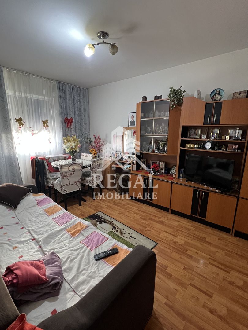 Apartament 2 camere de vânzare – Micro 7, Strada Pinilor | Etaj 10/10 - Poză 1