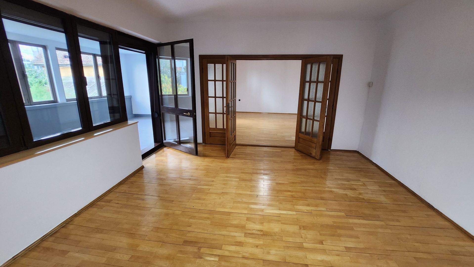 Spatiu birouri 140 mp - Poză 1