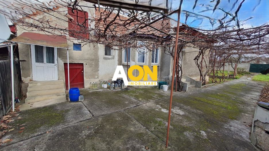 Casa Individuala, 3 Camere, Suprafata 90 mp, Teren 739, Zona Cetate - Poză 1
