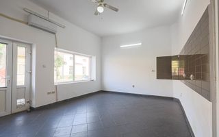 Locație excelentă: Spațiu comercial  Reprezentanță sau Închiriere. - Poză 3