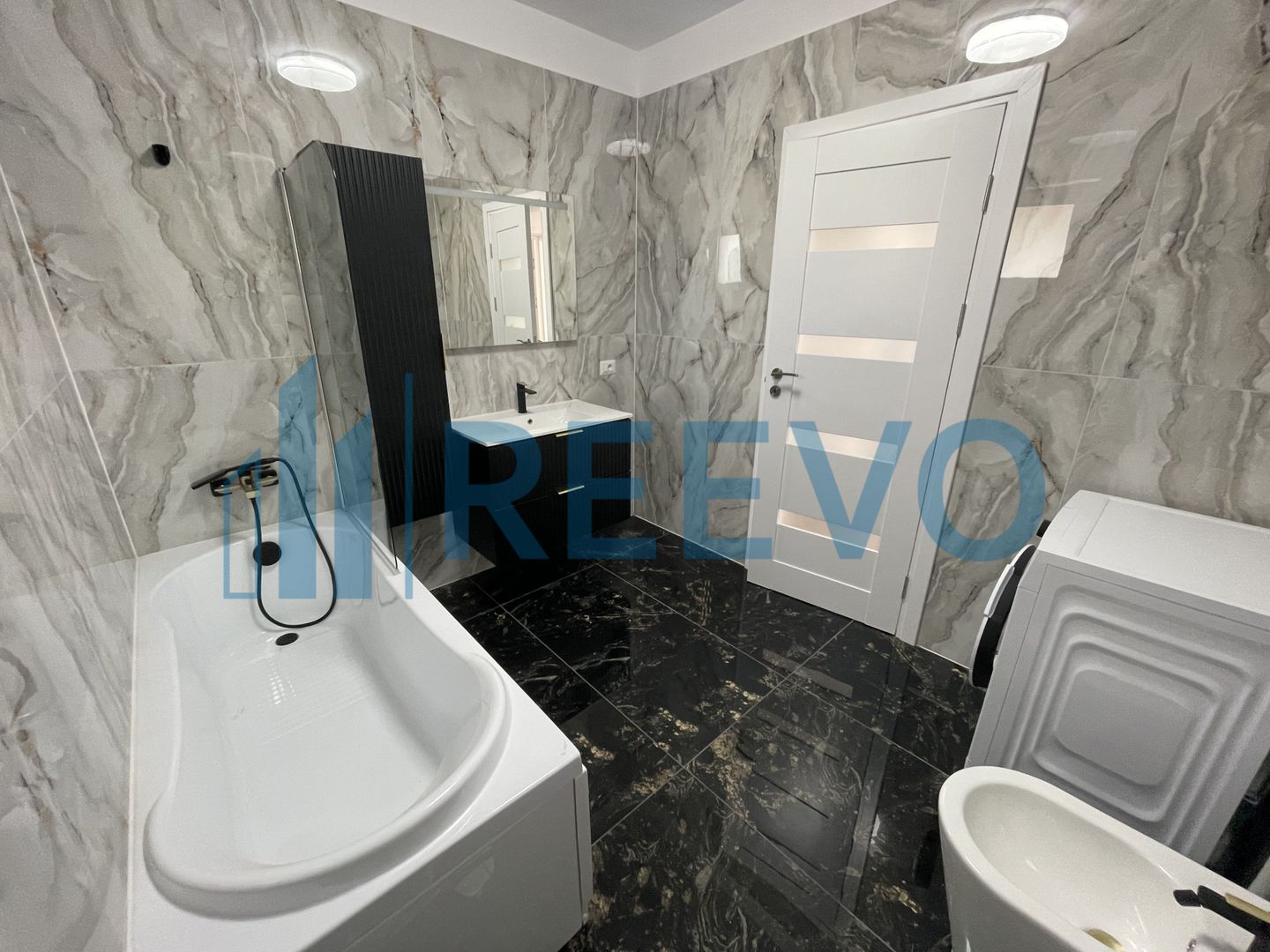 Casă de închiriat în Hemeiuș - Poză 2