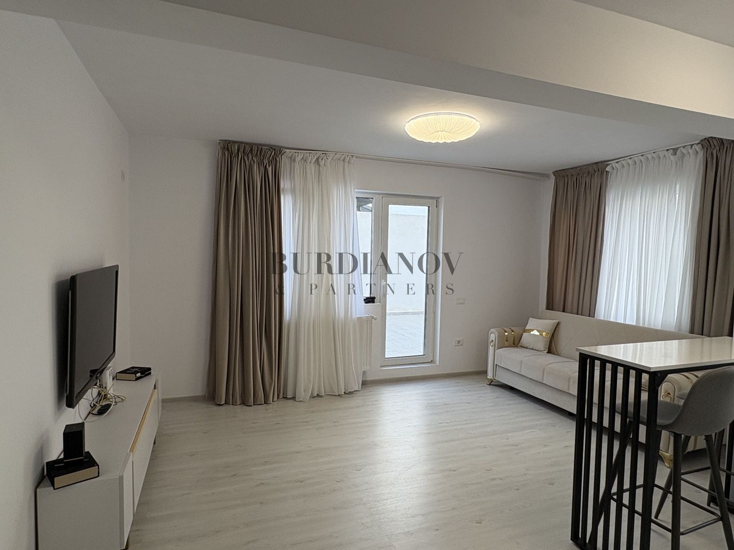 Apartament cu 2 camere + Terasă și loc de parcare - Metrou 1 Decembrie - Poză 2