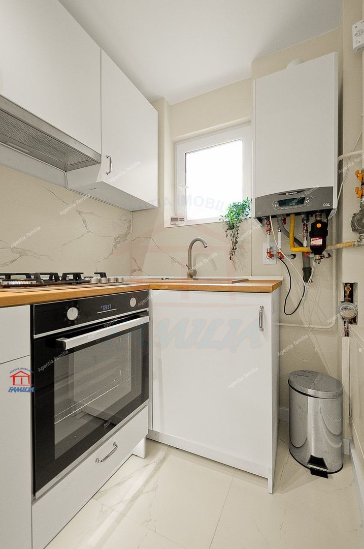Inchiriere apartament 3 camere decomandat zona centrala - Poză 9
