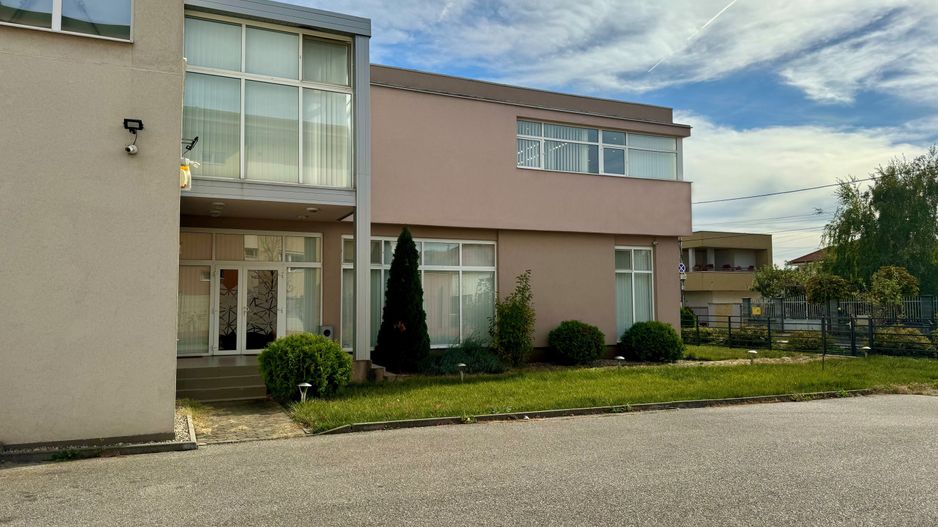 Clădire SAD de închiriat, situată la intrarea în Dumbrăvița - Poză 1
