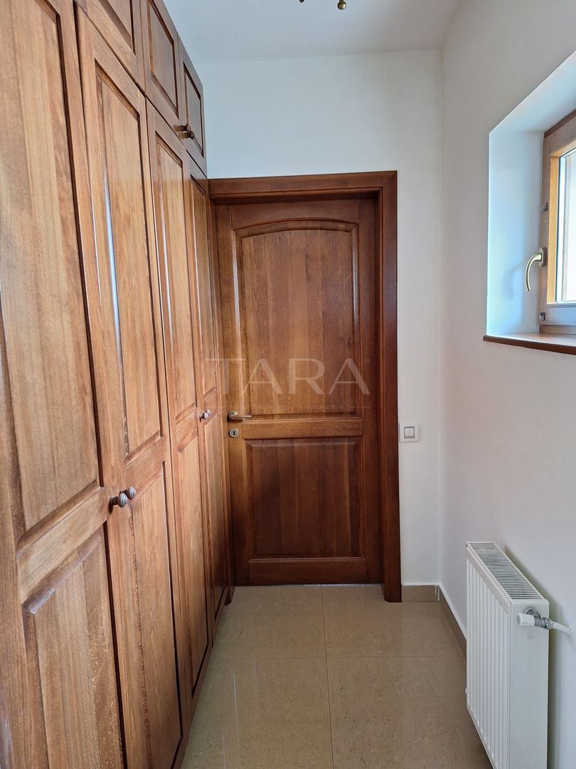 Casa deosebită în Europa – stil clasic, terase și grădină amenajata - Poză 6