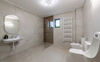 Casă spațioasă cu 8 camere - Pitești - 0% Comision - Poză 13