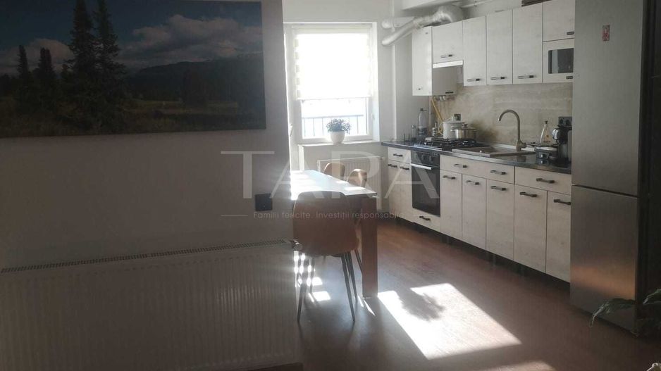 Apartament cu 3 camere, balcon generos și 2 parcări subterane incluse. - Poză 4