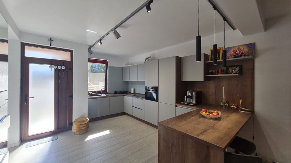 Duplex minimalist cu piscina - Poză 2