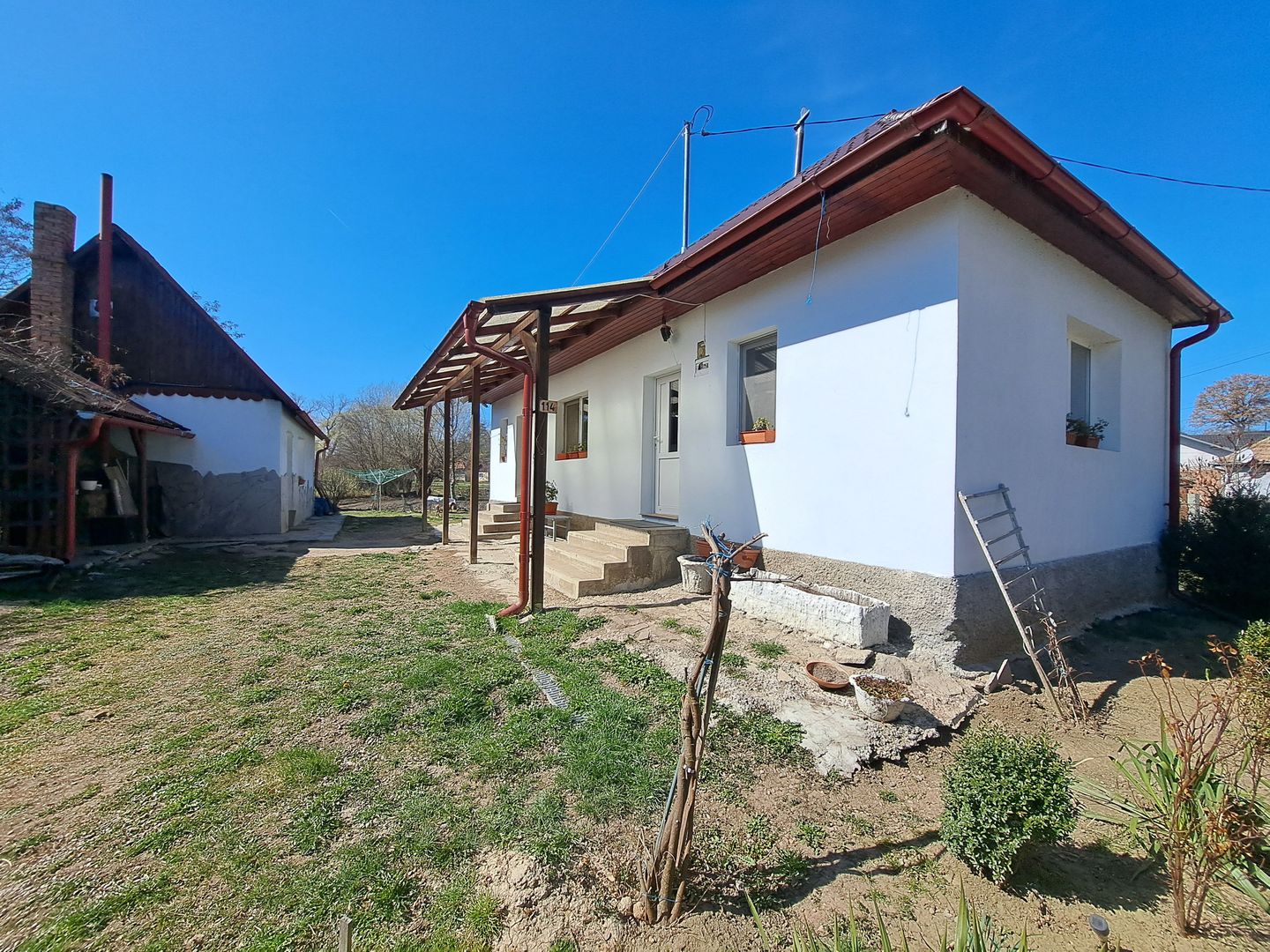 Două case de vanzare cu teren 1553 mp Reci - Poză 2