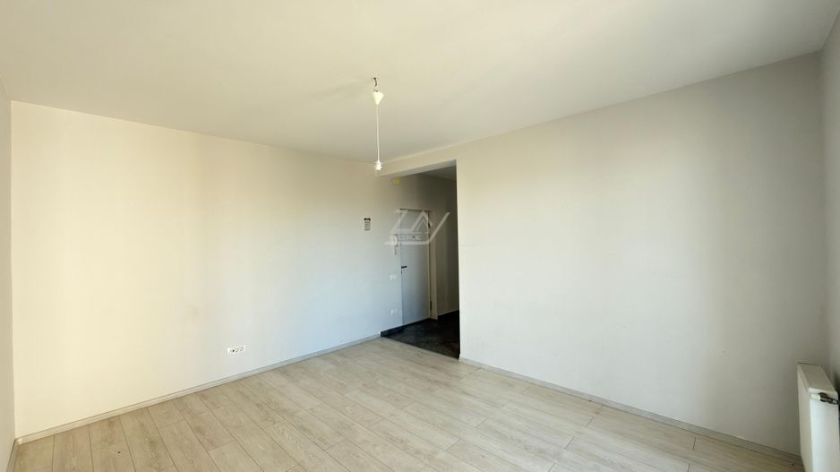 Locatie excelenta! Etaj 1. Decomandat. Loc de parcare. - Poză 2