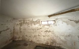Casa de vanzare cu 446 mp teren si garaj, situata in zona centrala - Poză 10