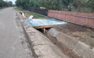 Teren intravilan central de vânzare în Roscani, Iași - 670 mp, ideal pentru casă la țară - Poză 2