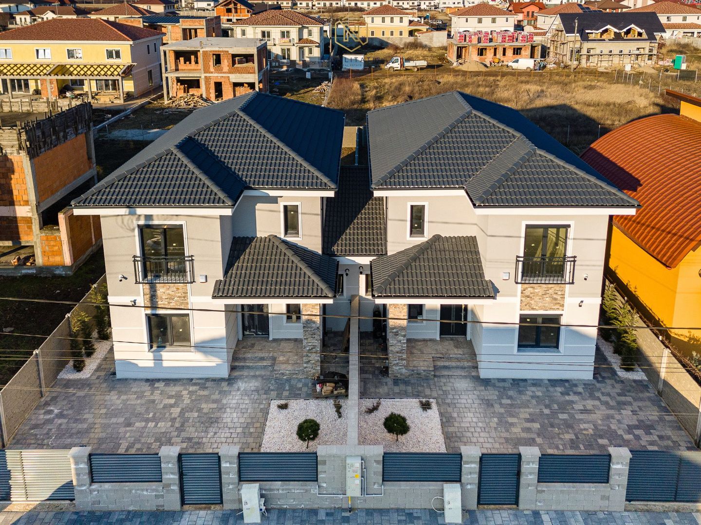 ANTECONTRACT - Duplex nou deosebit - despartit prin camera tehnica - Poză 2