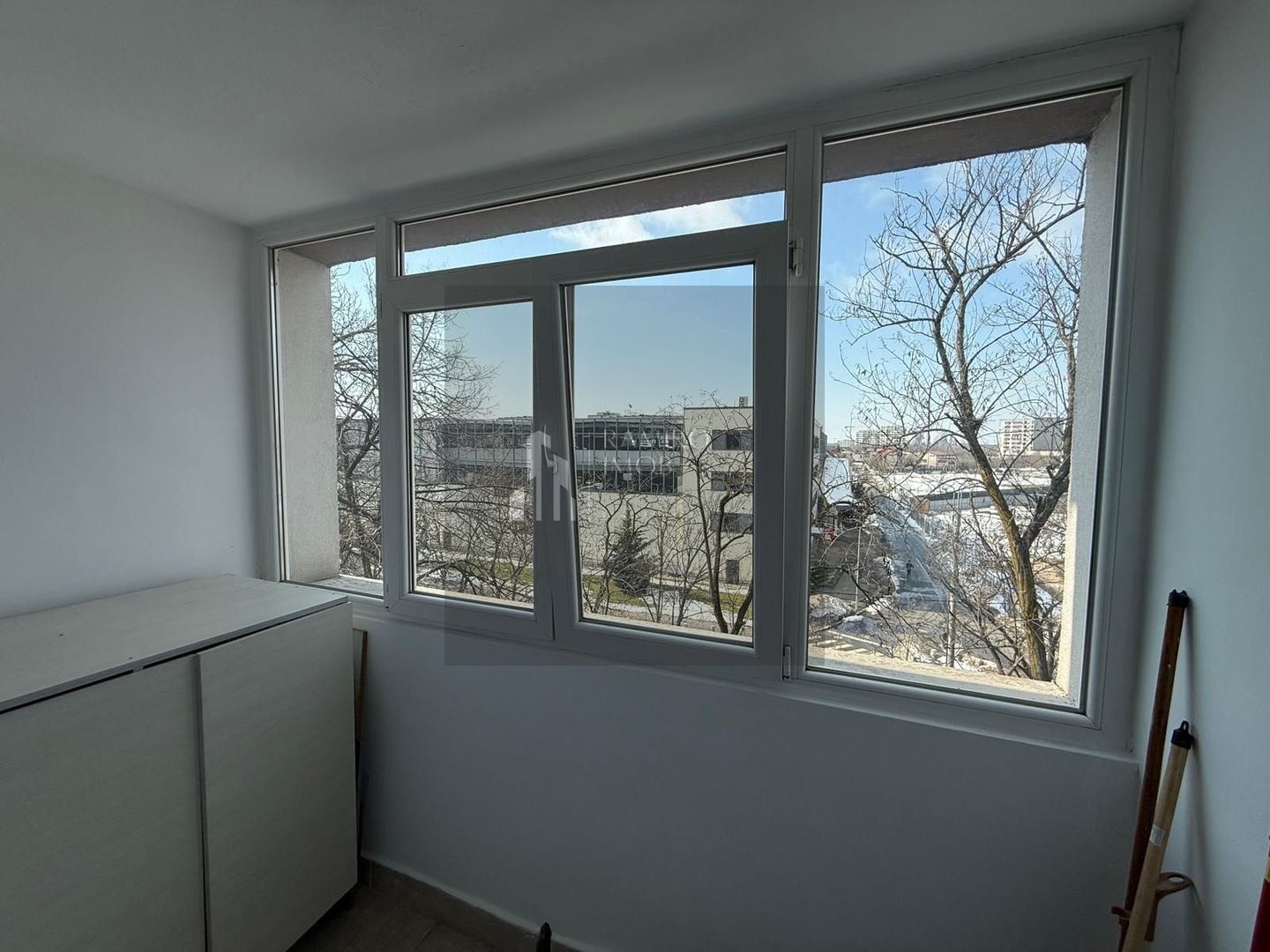 Apartament 3 camere semidecomandat Drumul Taberei - Poză 4