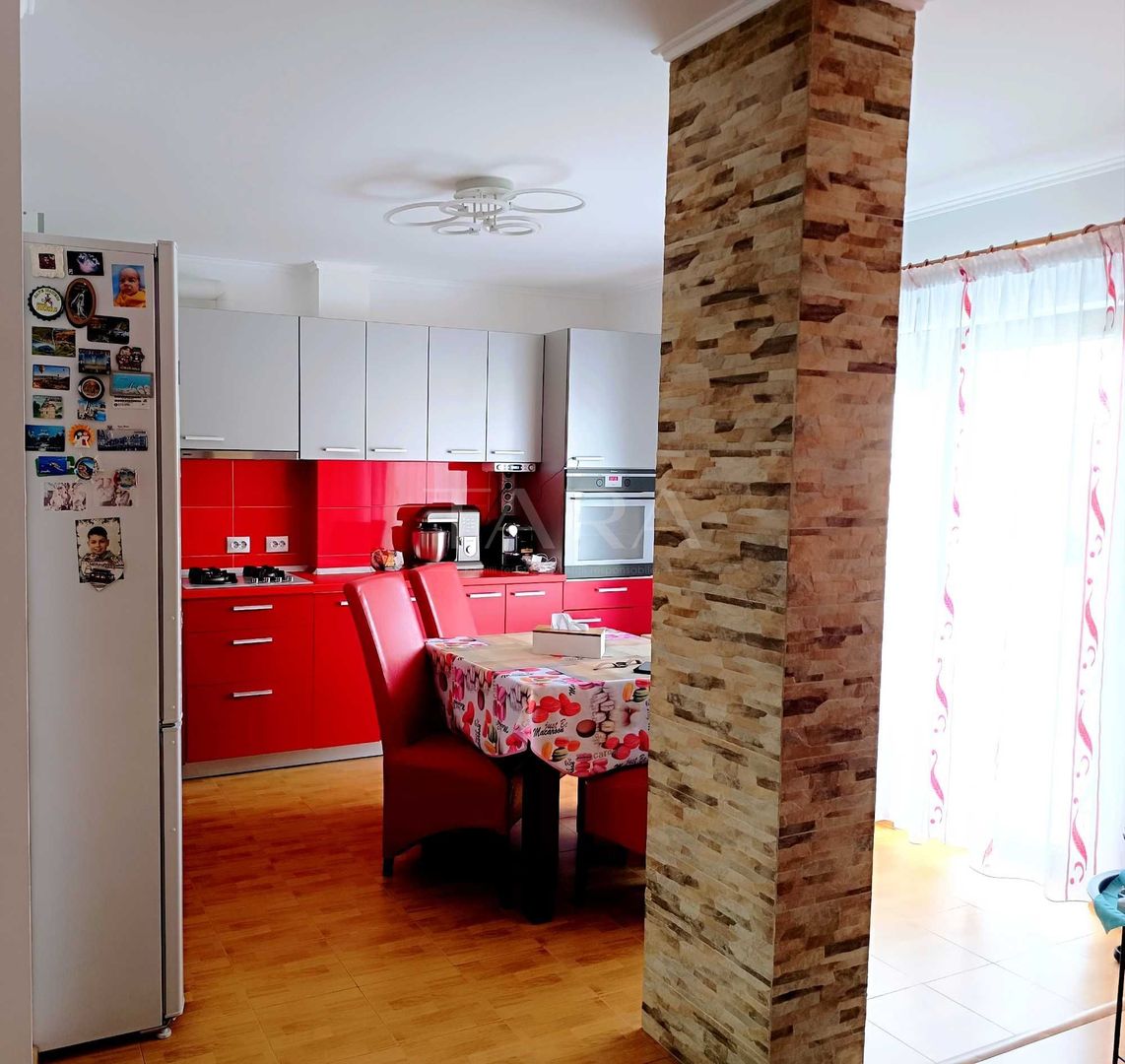 Apartament cu 3 camere și terase generoase, zona Sub Cetate, Florești. - Poză 3