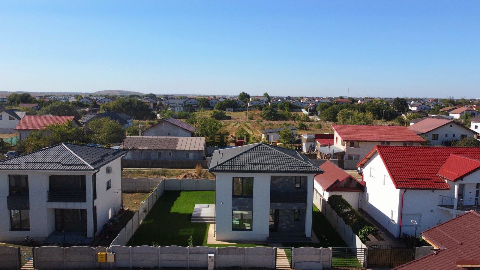 Vila in centrul comunei Berceni - Poză 4