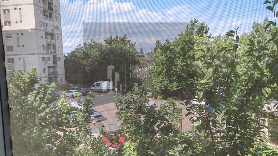 Apartament cu 3 camere, Auchan Titan/ 1 Dec 1918, DE RENOVAT - Poză 4