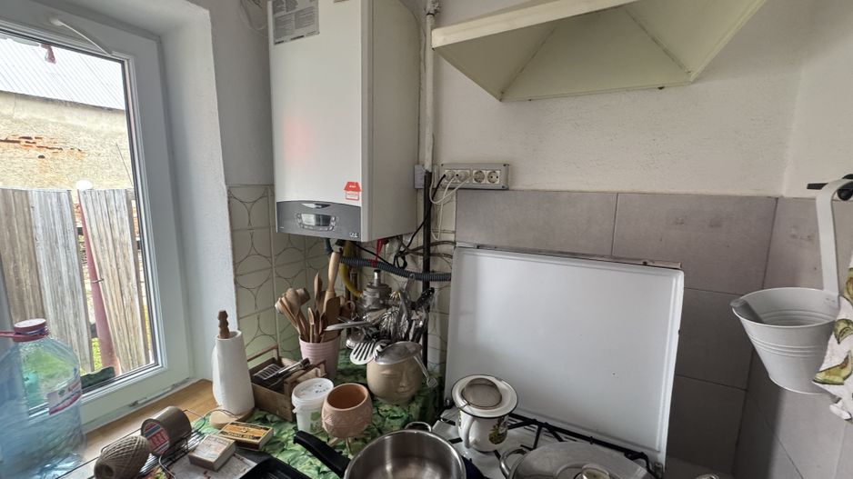 Casa individuala in Arpasu de Sus, teren mare, partial renovata - Poză 11
