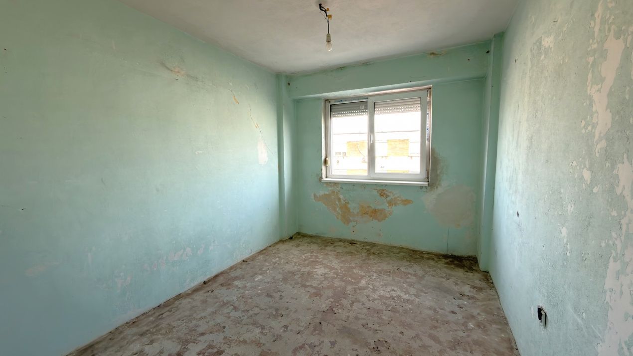 Apartament 4 camere Etaj IV, MV1, Zona Ludy - Str. Regele Ferdinand I - Carei - Poză 7
