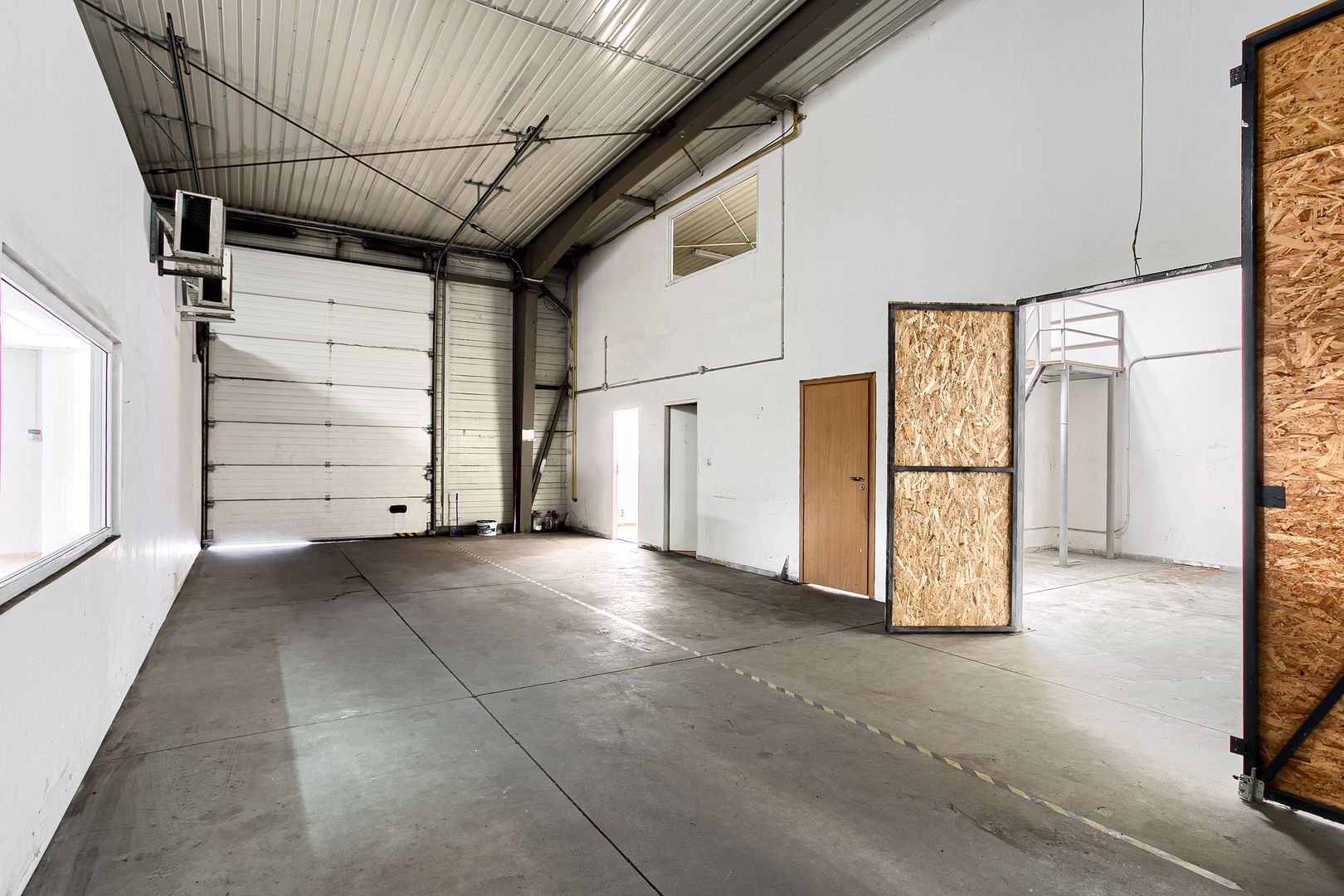 Hală Arad 883 mp - Poză 3