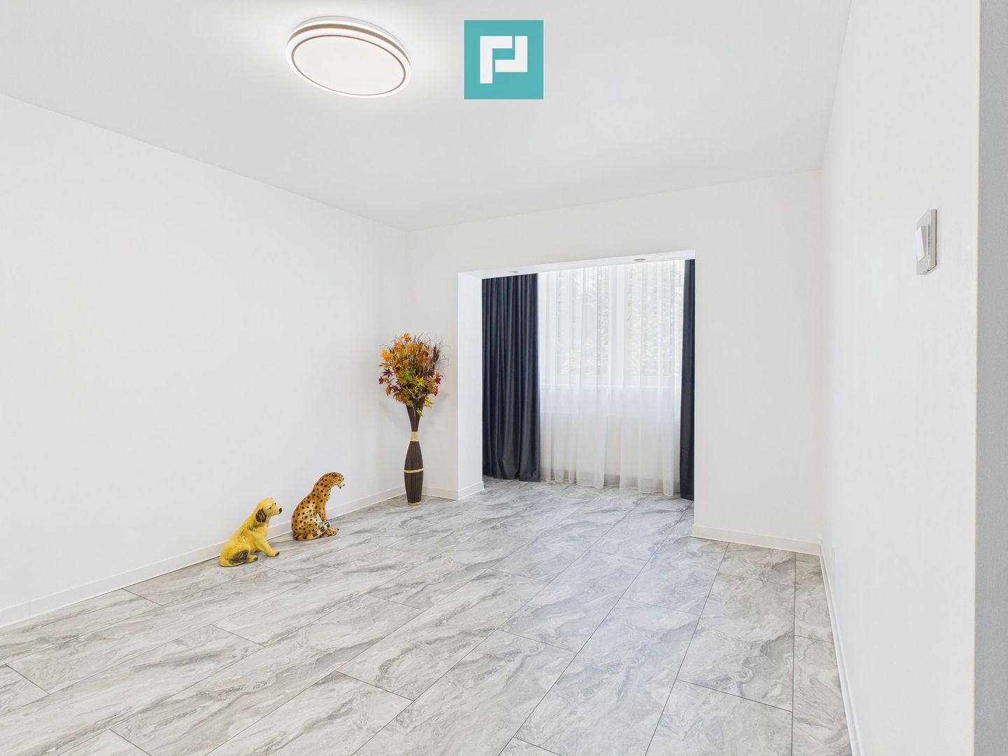 Apartament  2 camere renovat modern zona Torontal - Poză 1