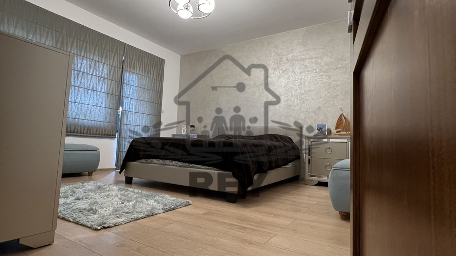 Casă de tip triplex la vânzare 6 camere /Șelimbăr /Secția 1 de Poliție - Poză 12