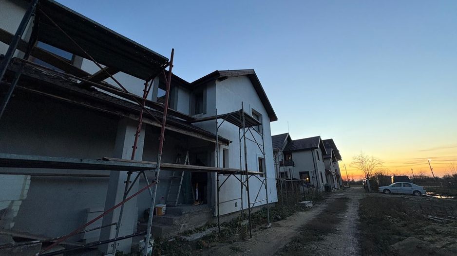 Casa duplex cu 2 locuri de parcare - Poză 1