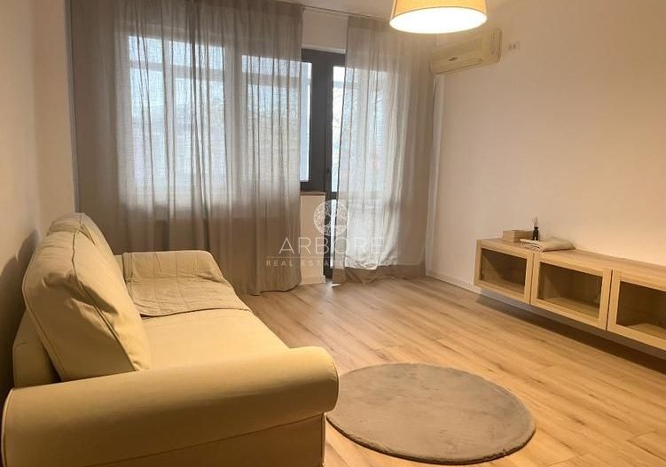 Inchiriere 2 camere Piata Unirii metrou renovat prima chirie - Poză 1