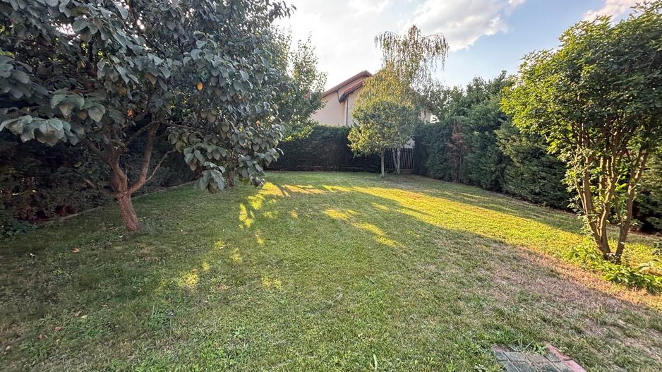 Vila deosebita aproape de padure - Poză 36