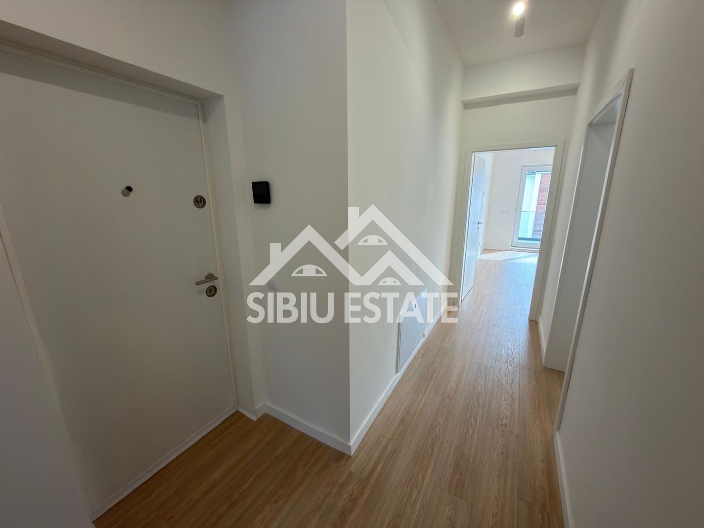 Apartament 2 camere cu balcon de 7.29 mp, aer conditionat - Poză 4