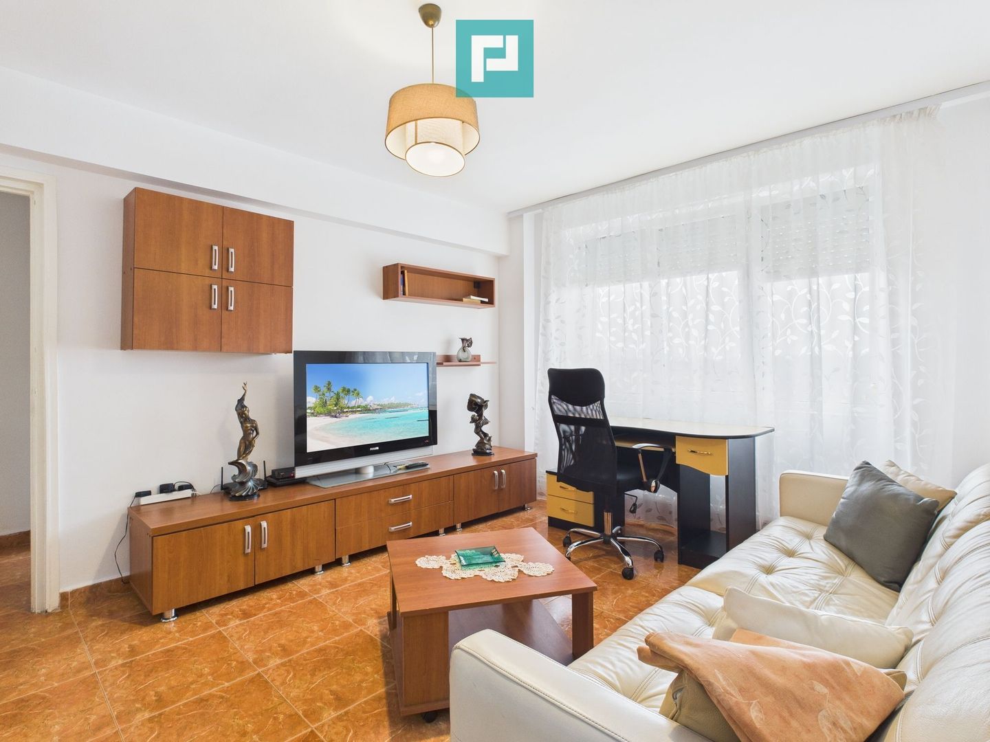 Apartament spațios, 3 camere ultracentral. - Poză 1