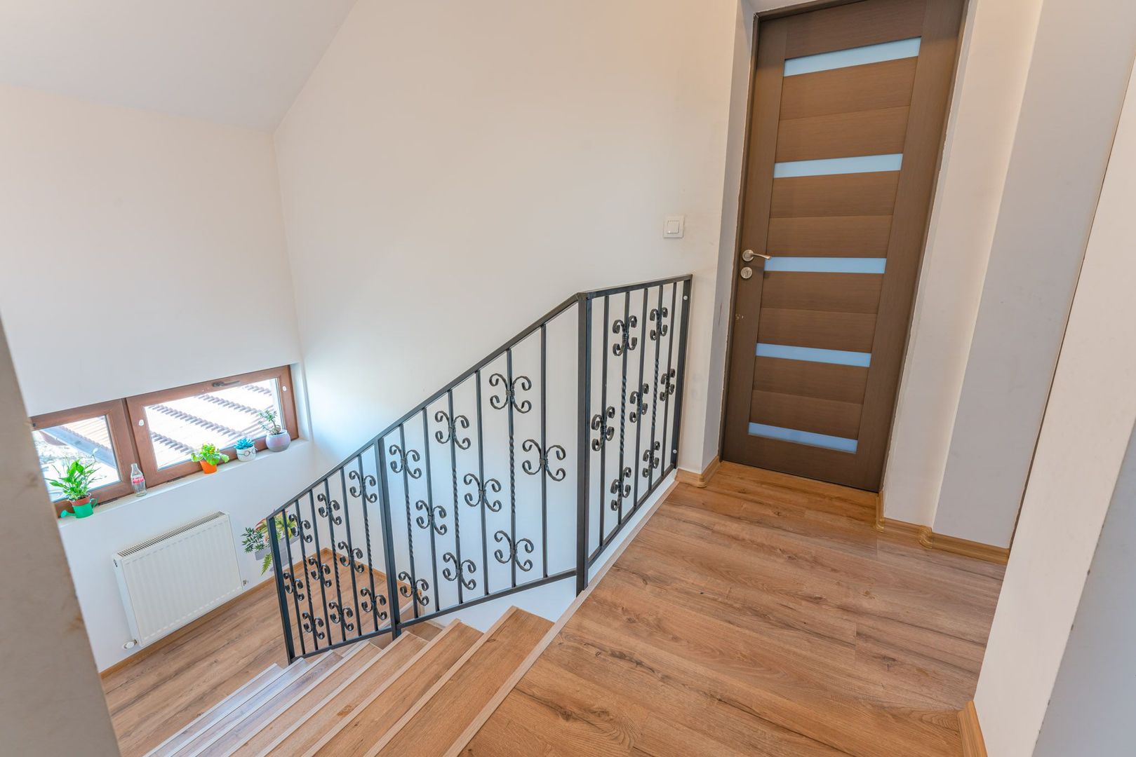 Casa insiruita compusa din 4 camere in Sanpetru - Poză 17