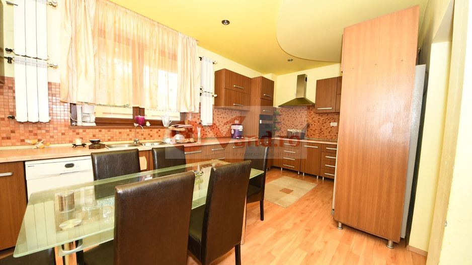 Vila spatioasa, pretabil pentru locuit/clinica, zona Micro 17 – Galati - Poză 20