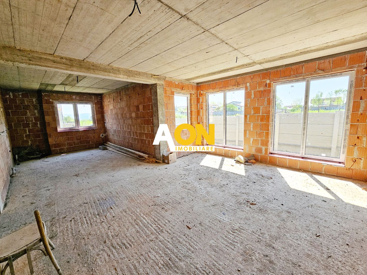 Casa la rosu, 3 camere, terasa, garaj, toate utilitatile, Micesti - Poză 4