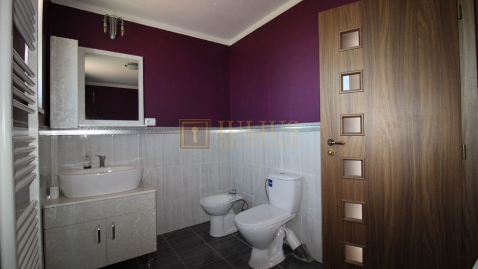apartament la curte, 2 băi, loc de parcare, zona linistita, dressing - Poză 17