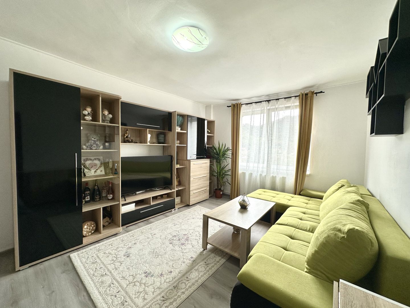 Vânzare apartament 3 camere mobilat,  parcare inclusă , Cartier Noua - Poză 1