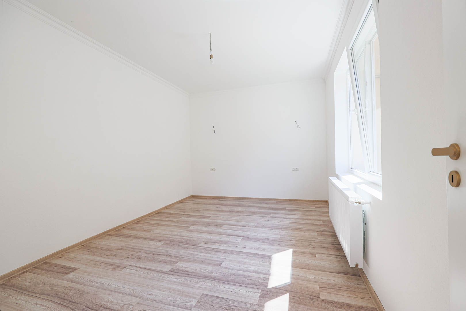 REPOZITIONARE PRET! Apartament renovat complet – str. Mărășești - Poză 4