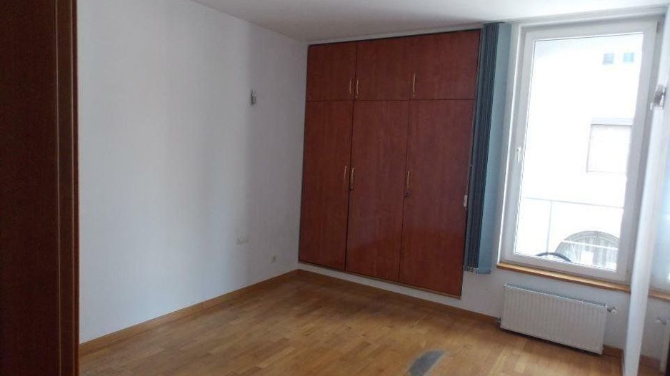 Inchiriez apartament - Poză 1