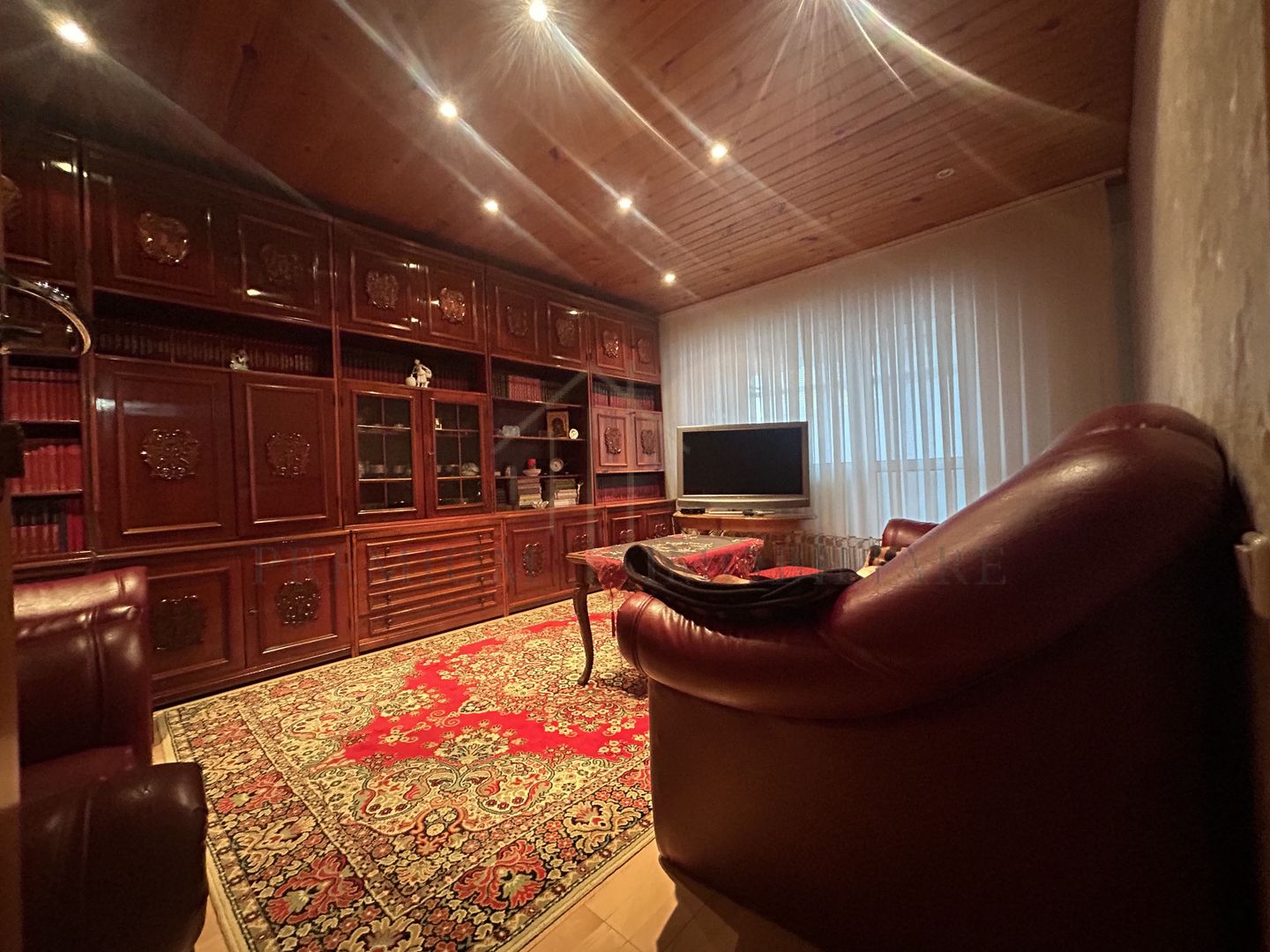 Apartament 3 camere zona de jos - Poză 2